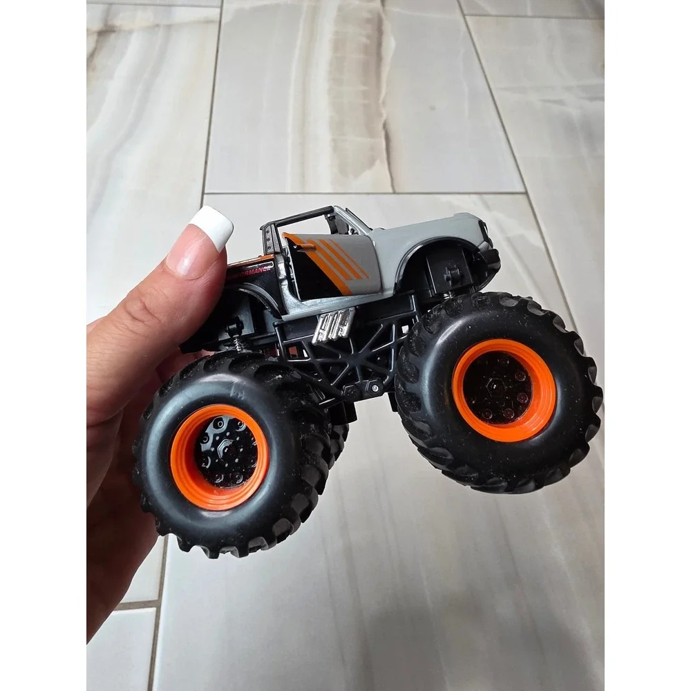 Ford‎ Bronco Monster Truck Grey Orange Walgreens CNDG-0522 Ford Performance C2